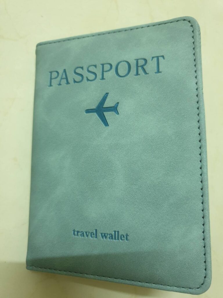 出國要帶什麼  護照夾